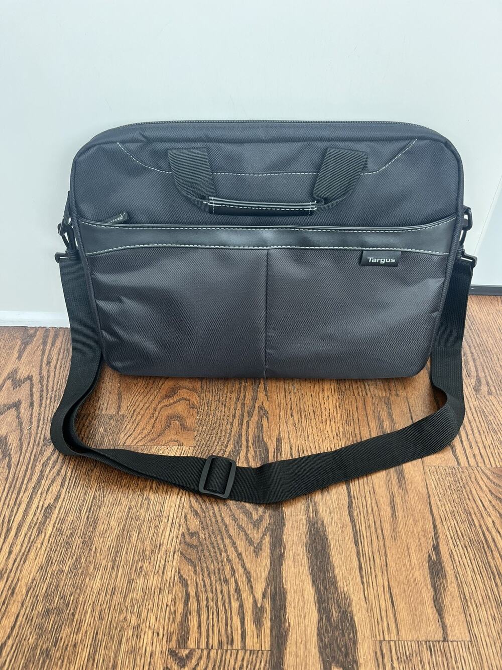 Targus Black Laptop Messenger Bag Shoulder Strap Black Back-to-School
